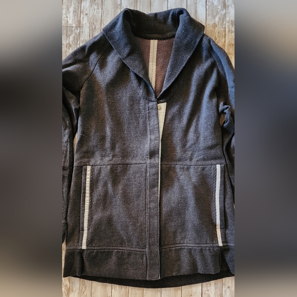 Lululemon SZ 8 Grey Yin To My Yang Cardigan Sweater Coat Jacket Athletic - Picture 8 of 8
